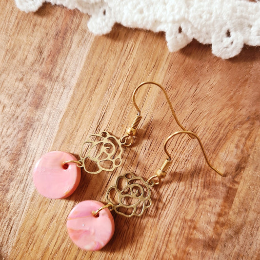 Lovely handmade oorbellen soley soley met handgemaakt hangertje roze